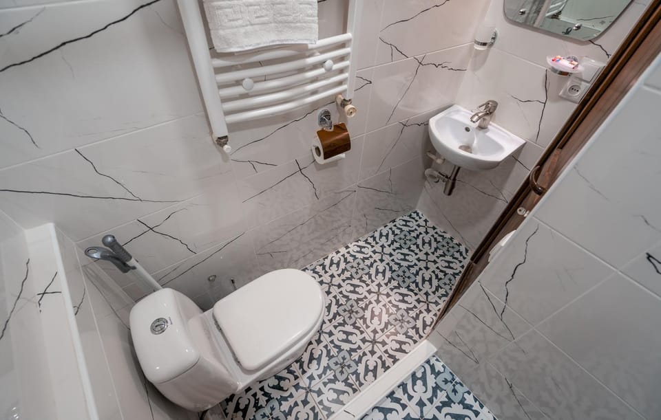 Shower, Toilet, Bath