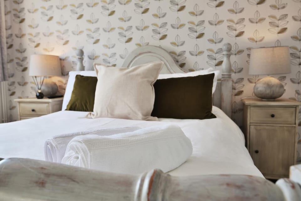 Bed, Bedroom, cot, towels, wardrobe