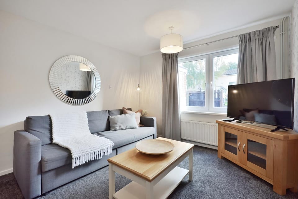 15 mins from City Large Home Allocated Parking House in Hereford