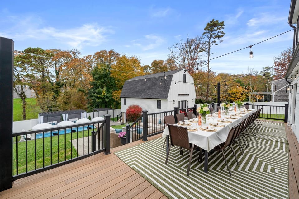 7-BR Retreat Pool, Hot Tub, Sauna, Barn House in Harwich