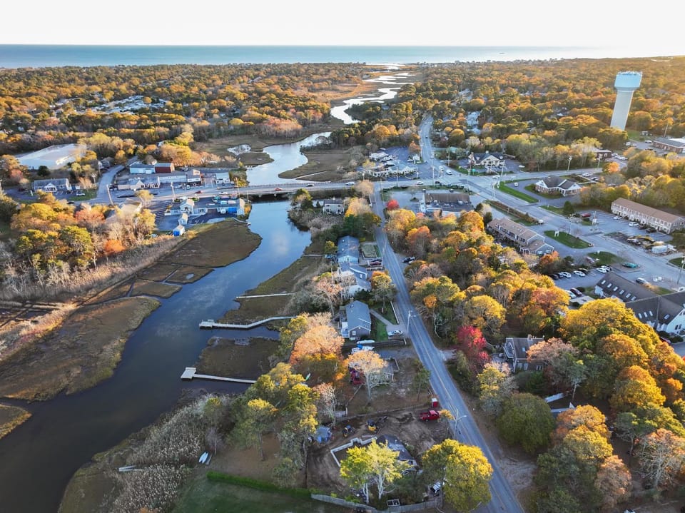 Waterfront Escape HotTub, Pets OK, Pool Table House in Dennis Port