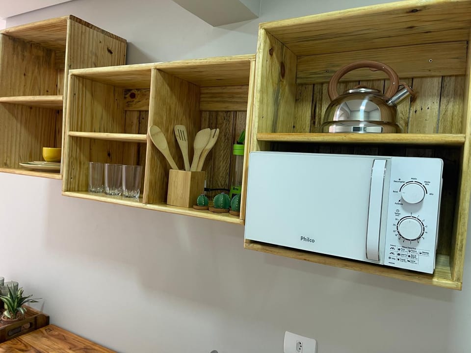Kitchen or kitchenette, minibar, oven