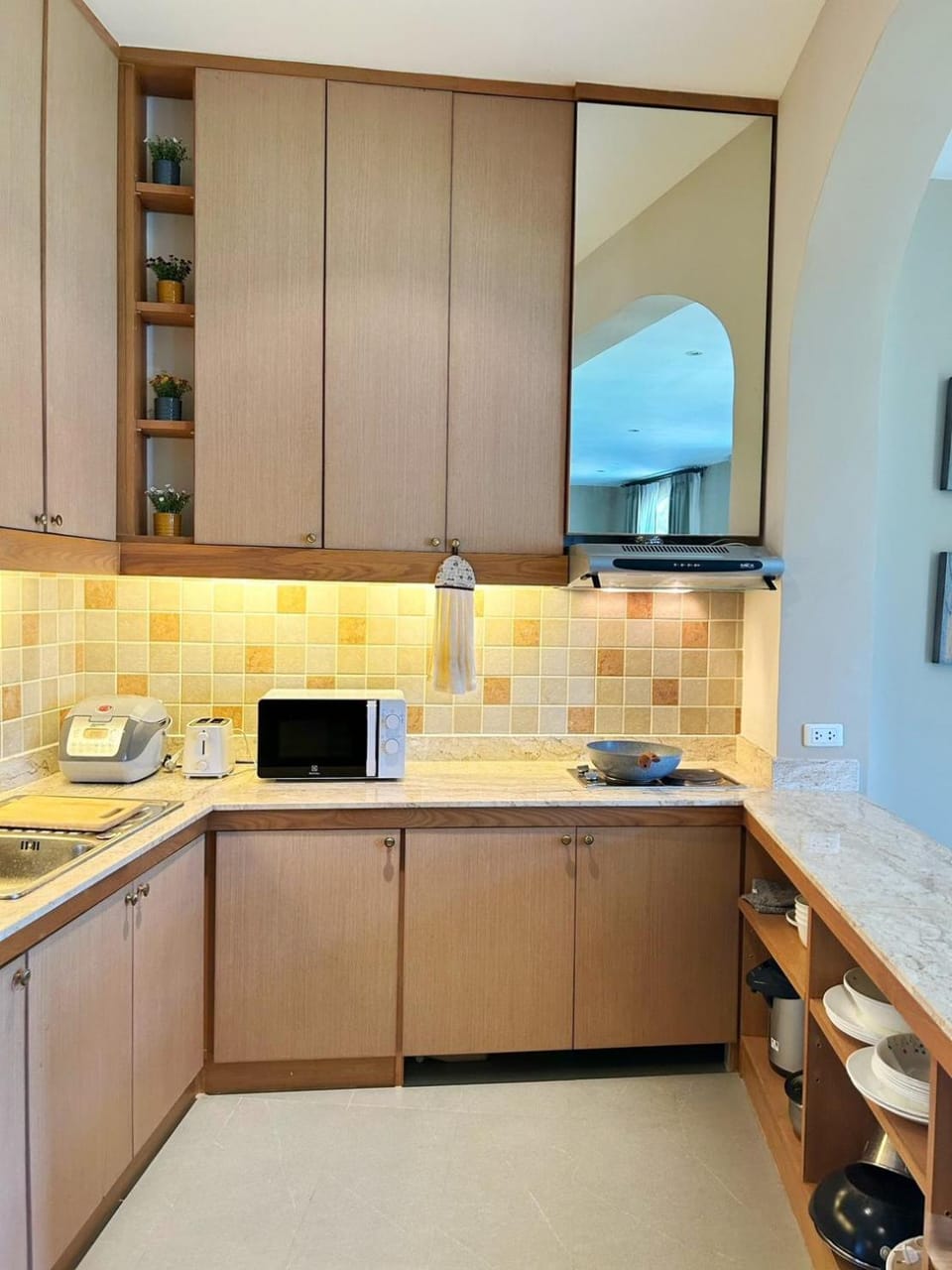 Kitchen or kitchenette, minibar, stove, toaster