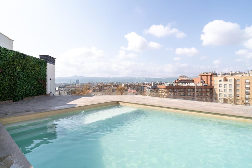 City view, Swimming pool