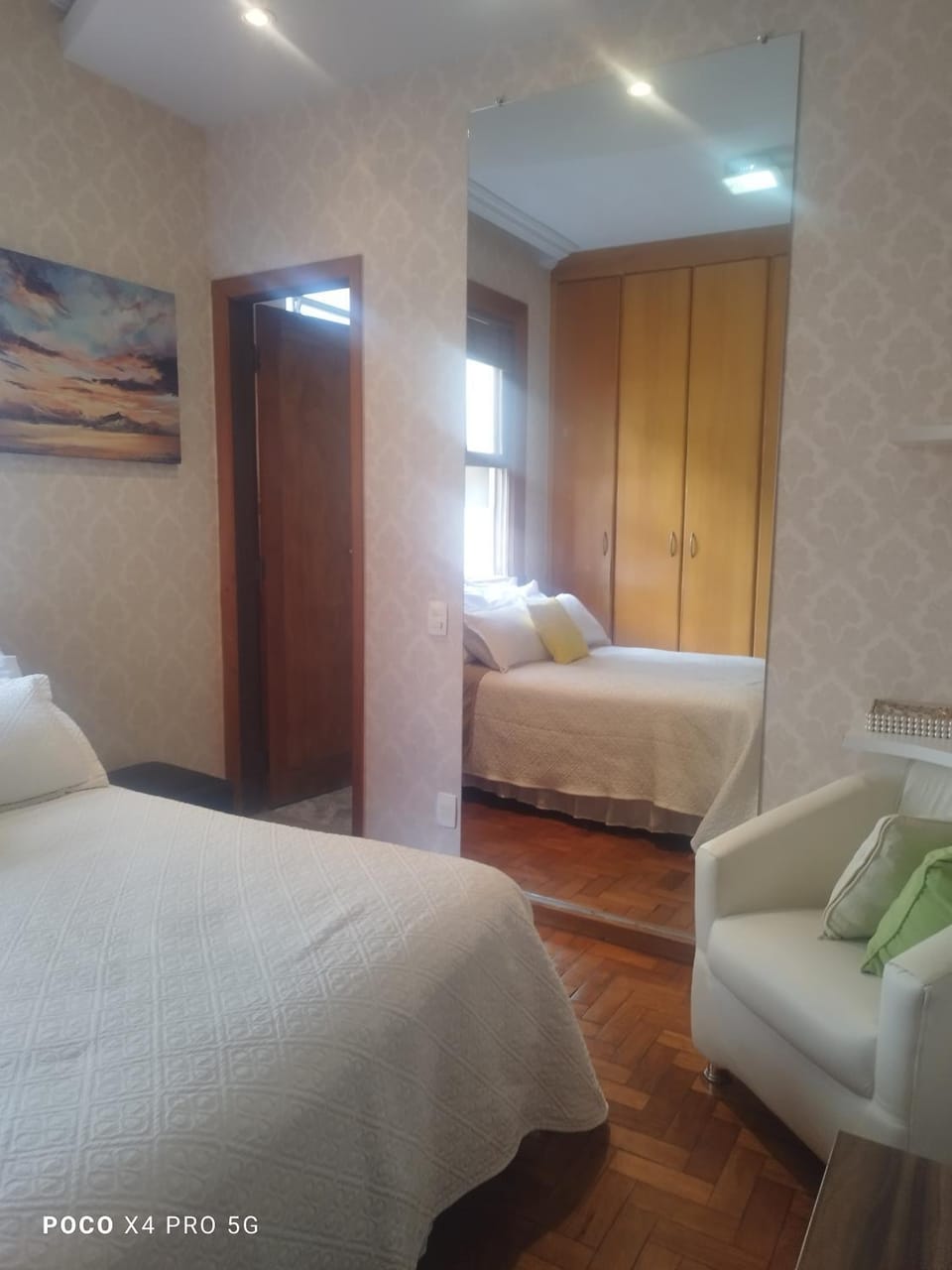 Photo of the whole room, Bedroom