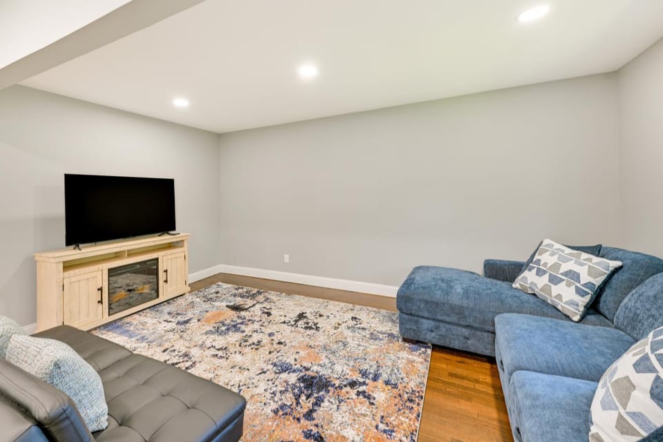 Hampton Bays Retreat: Walk to Squires Beach! House in East Quogue