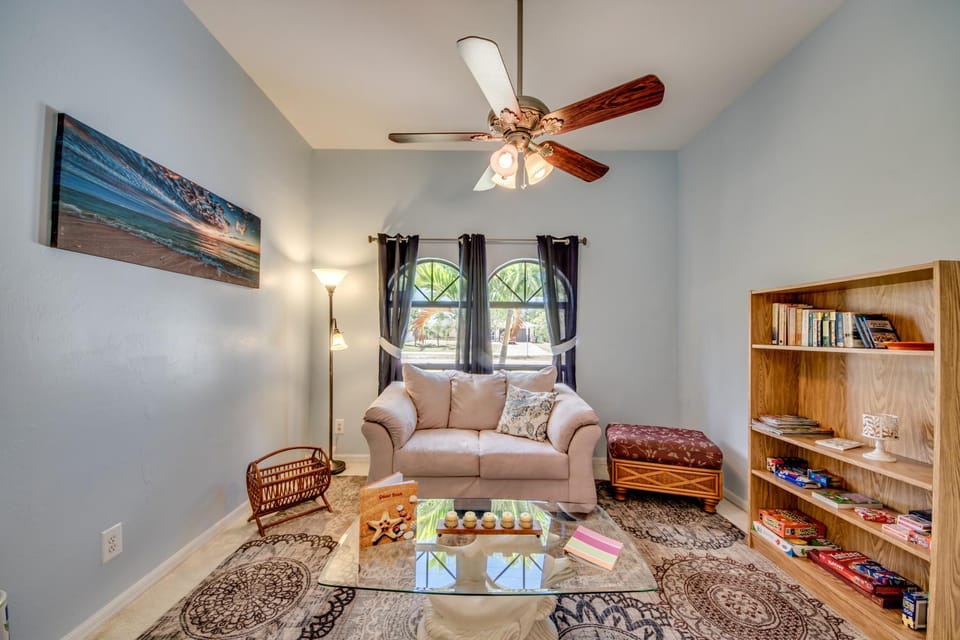 Villa McArita - 4 bedroom home w. heated pool on the water Villa in Cape Coral