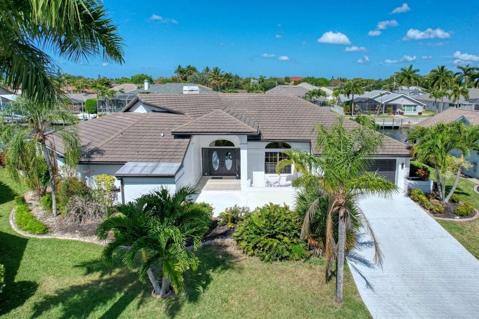Villa Waterview - Amazing Gulf access pool and spa home on spacious corner lot! Villa in Cape Coral