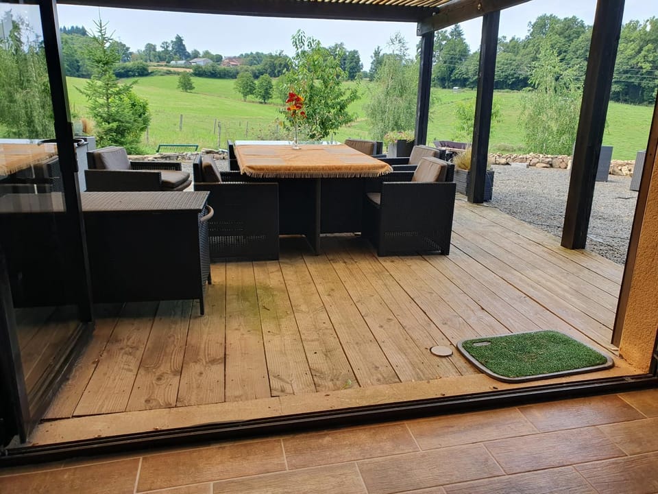 Patio, Day, Garden, View (from property/room), Balcony/Terrace, Living room, Seating area, Dining area, Garden view