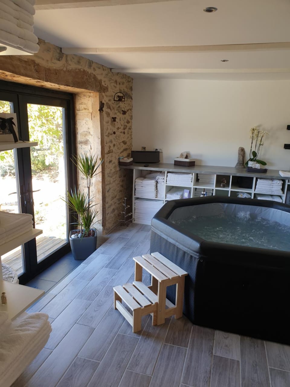 Property building, Living room, Swimming pool, Breakfast