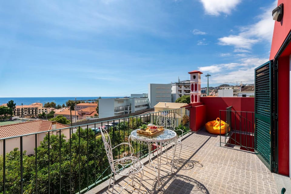 Natural landscape, Balcony/Terrace, Dining area, Sea view