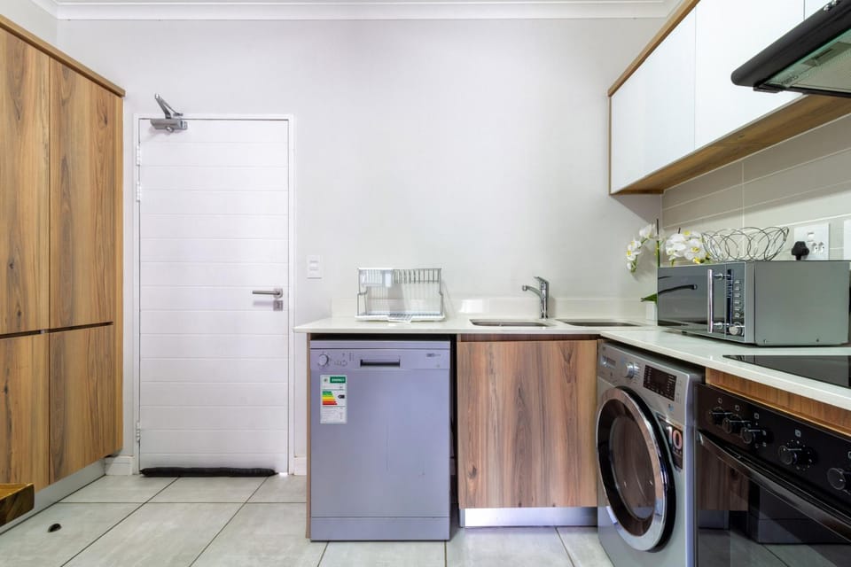 Lovely 2 bed @TheBlyde Apartment in Pretoria