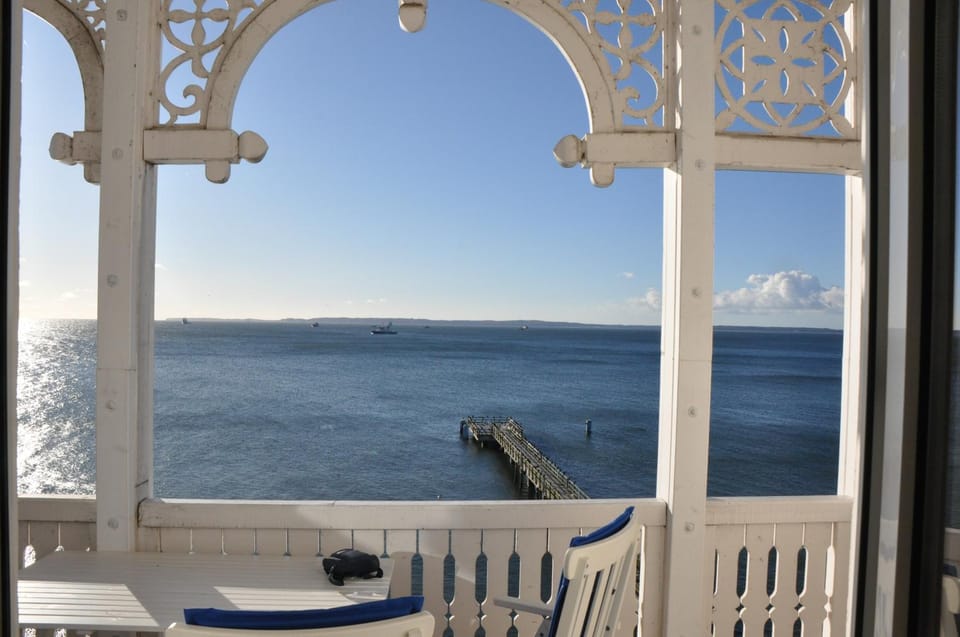 Day, View (from property/room), Balcony/Terrace, Decorative detail, Autumn, On site, Lake view, Sea view