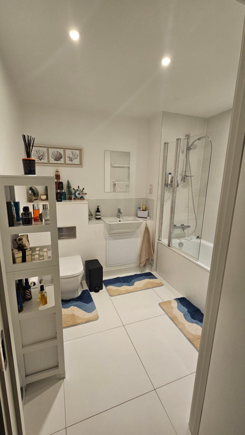 Nice room in Chelsea Bed and Breakfast in London