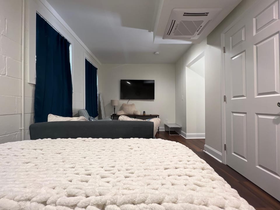 1BR Fully Handicap Accessible Near Downtown Apartment in Greenville