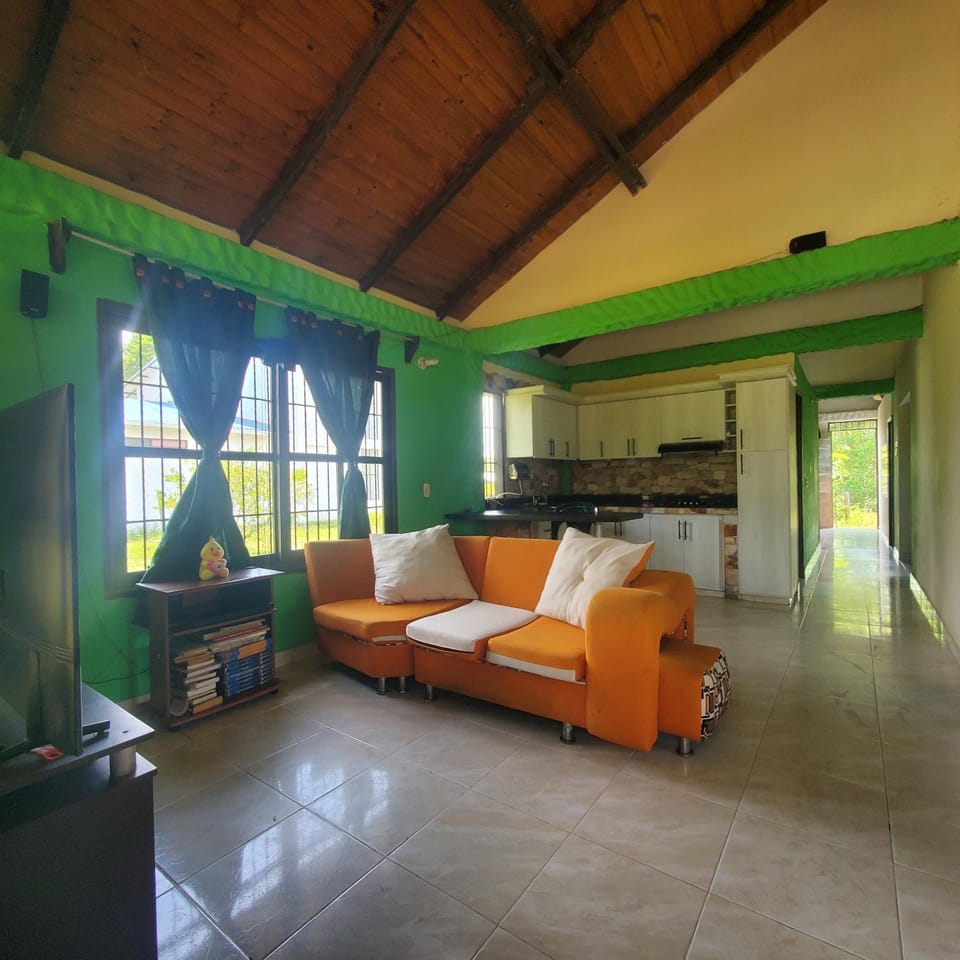 Cabaña Campestre Palos Verdes House in Cundinamarca, Colombia