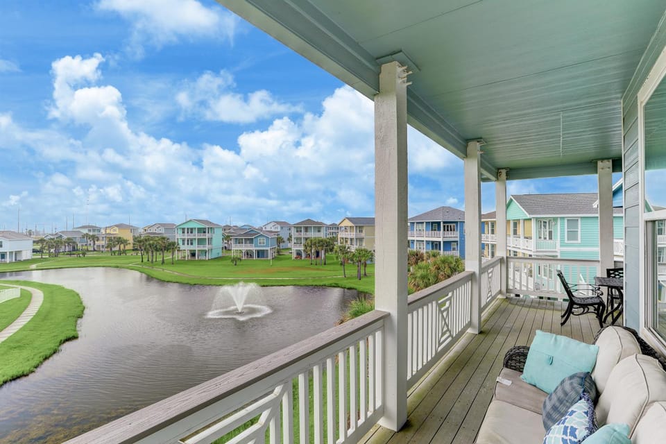 Patio, Spring, Day, Natural landscape, View (from property/room), Balcony/Terrace, Seating area, Lake view, River view