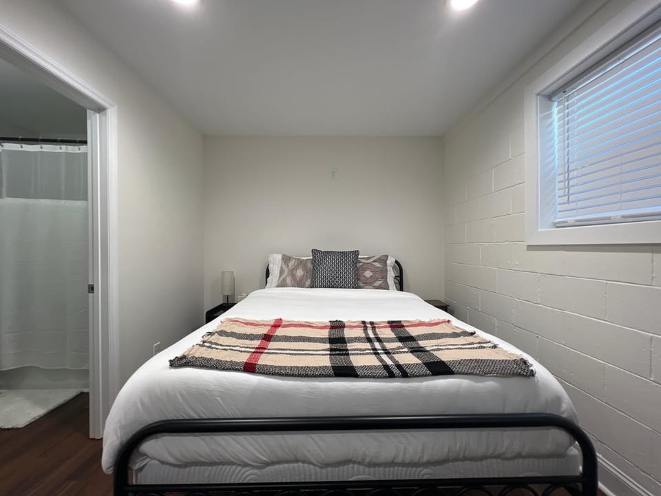 1BR Near Downtown & Mountain Goat Coffee Apartment in Greenville