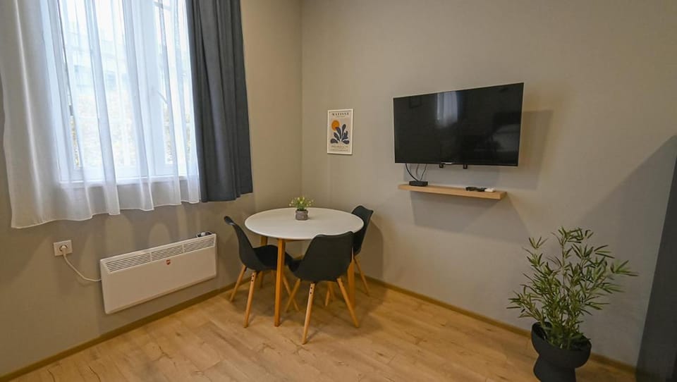 TV and multimedia, Dining area