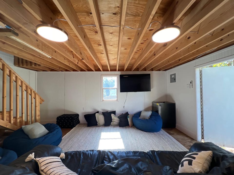 5BR 4B Huge Space with 2 Level Game Barn Apartment in Greenville