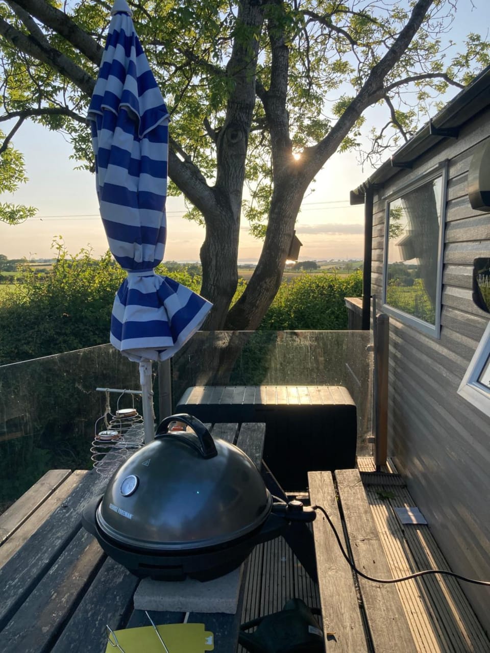 BBQ facilities, Dining area