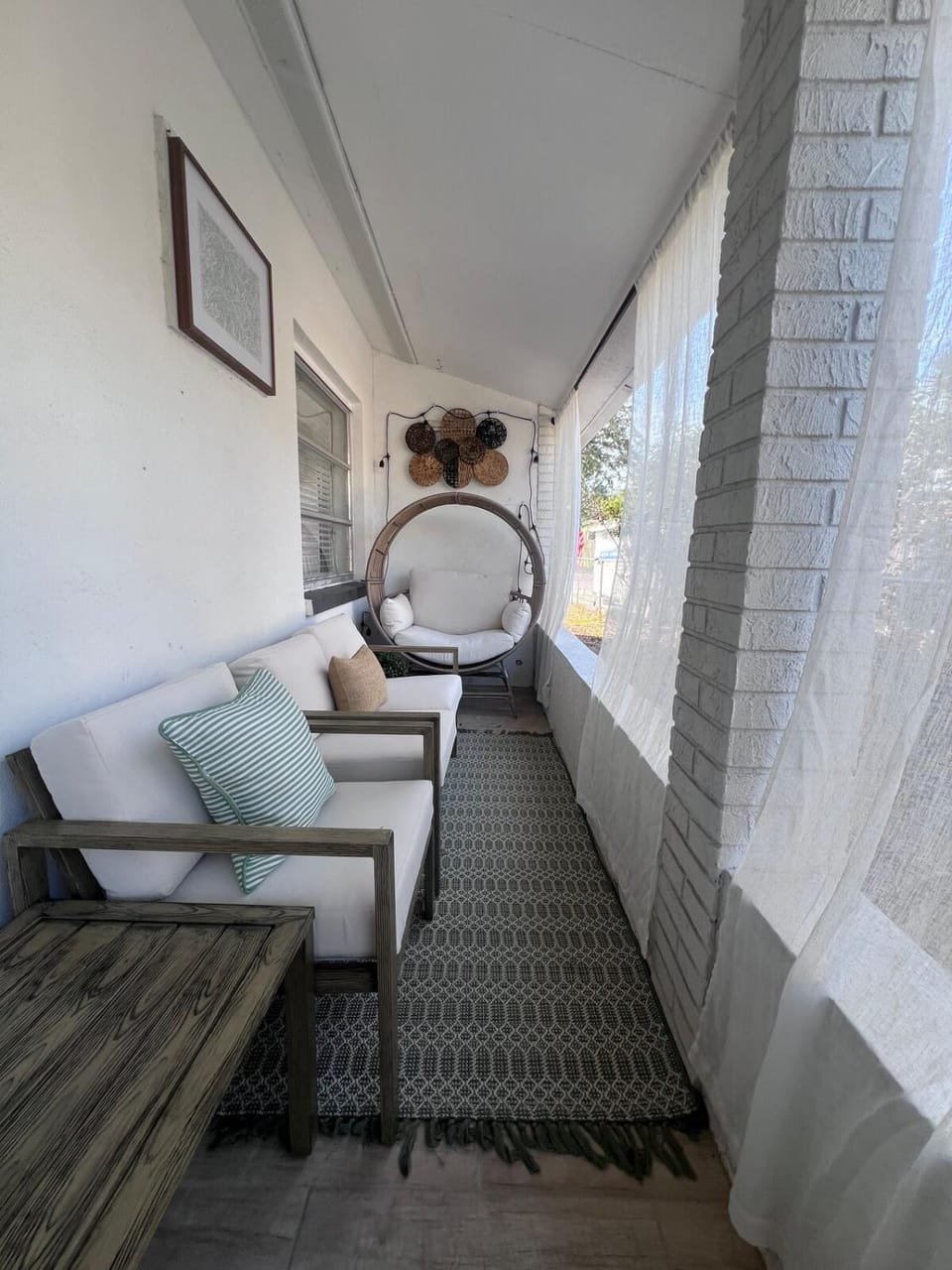 MODERN - Mins to Beach - Walk to Downtown - Free parking House in Tarpon Springs