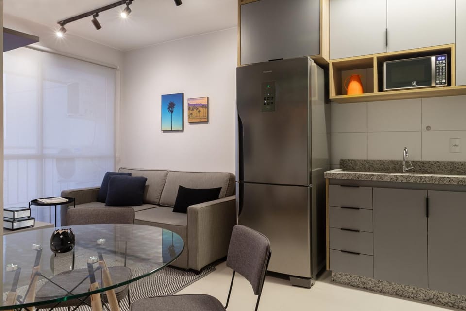 Dining area, minibar