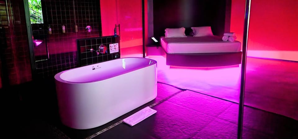 Hot Tub, Bedroom