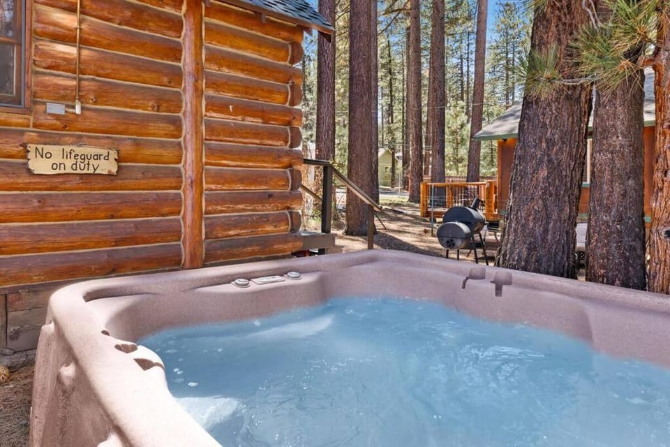 Just The Two Of Us- Hot Tub- Walk To Golf and Zoo Central Cabin Cabin in Big Bear