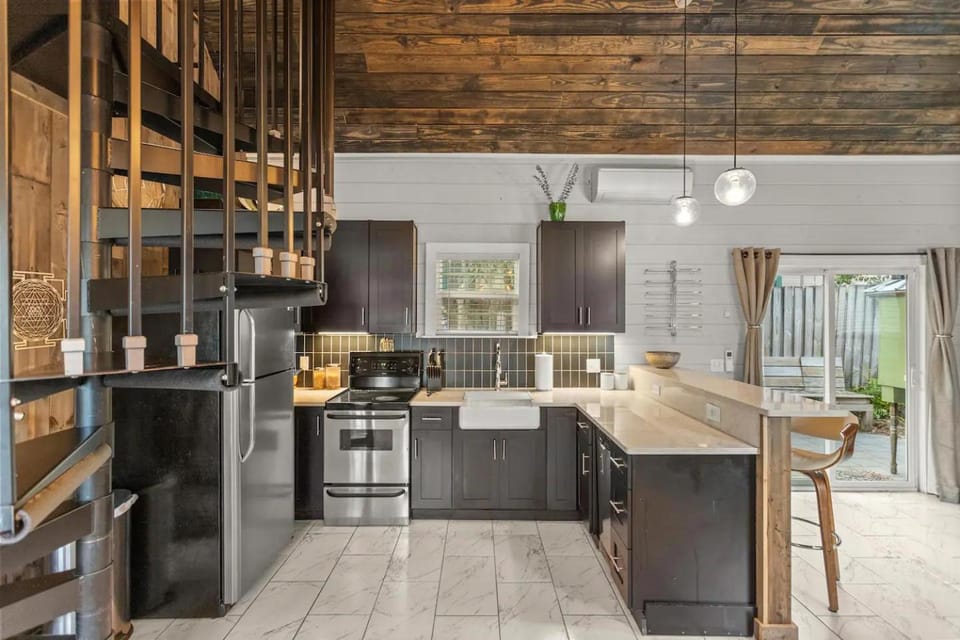 Tiny Victorian built on TV show 2br 1 ba House in Gainesville