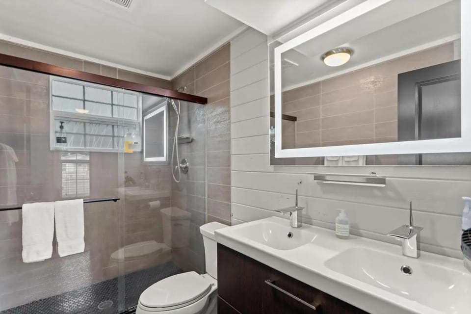 Tiny Victorian built on TV show 2br 1 ba House in Gainesville