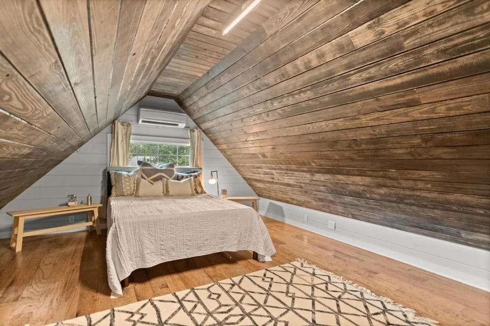 Tiny Victorian built on TV show 2br 1 ba House in Gainesville