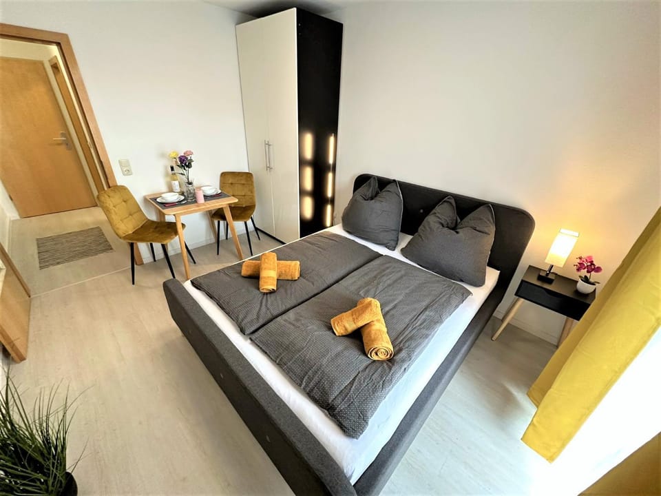 Bed, Living room, Photo of the whole room, Seating area, Dining area, Bedroom, wardrobe