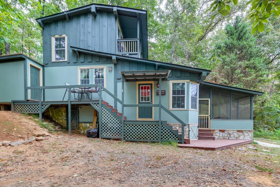 Mountaintop Ellijay Cabin w/ Private Hot Tub Cabin in Georgia