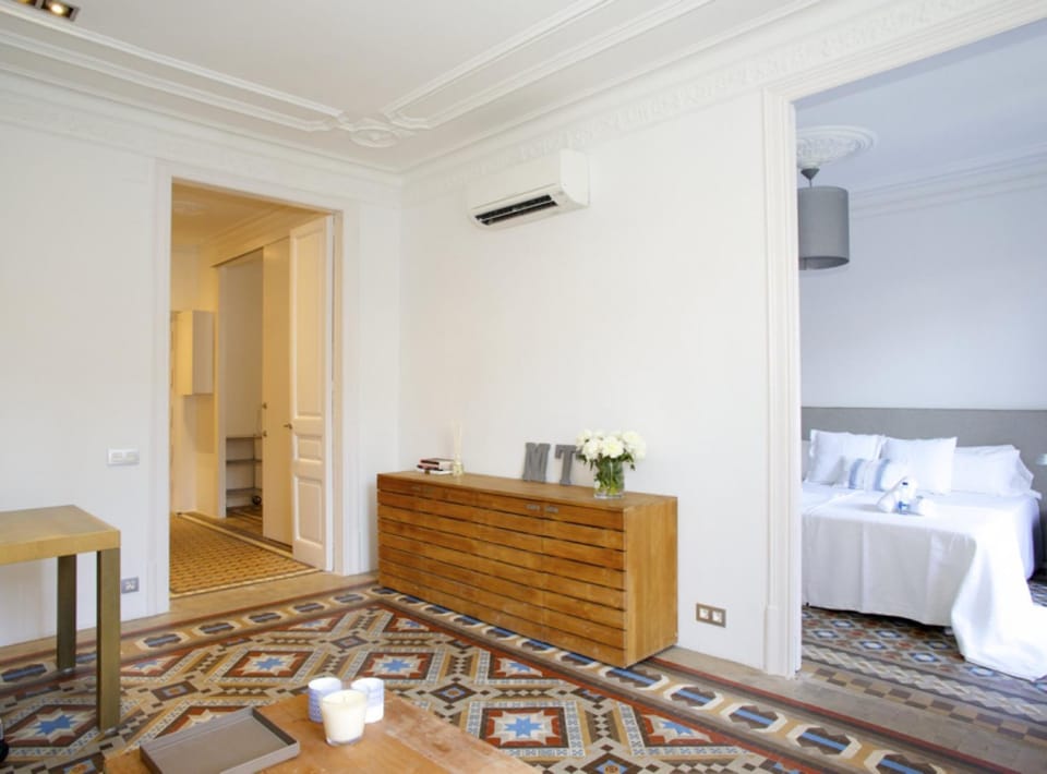 Bed, Living room, Bedroom, air conditioner