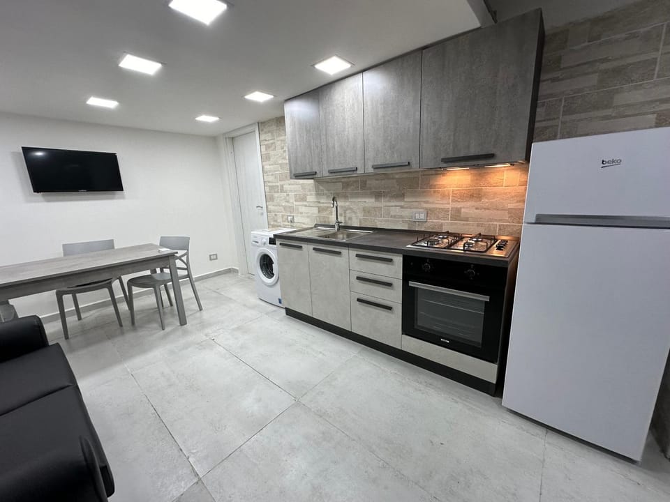 Communal lounge/ TV room, TV and multimedia, Kitchen or kitchenette, Dining area, oven, pet friendly, stove
