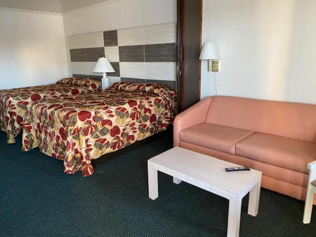 Bed, Seating area