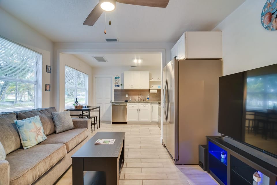Walk to Art District + Beach: Pet-Friendly Getaway House in Gulfport