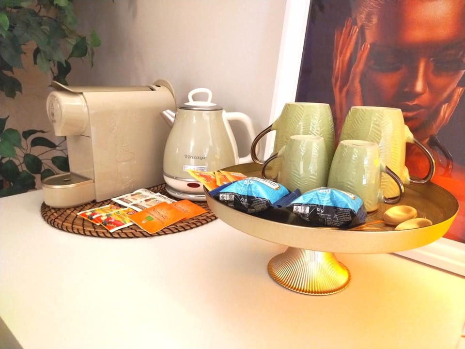 Coffee/tea facilities, Food and drinks, Breakfast