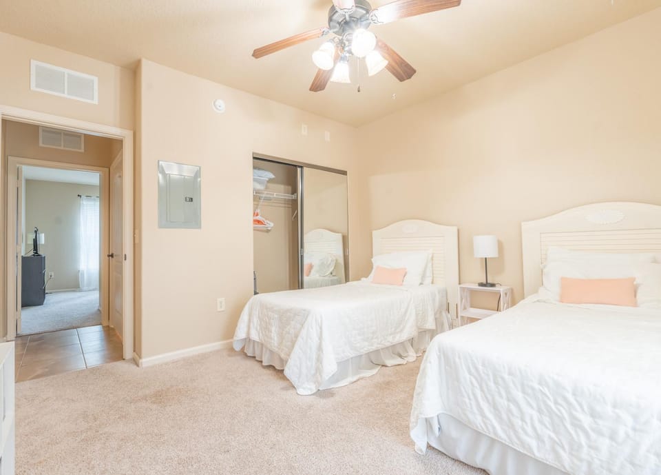 Big 4BR by Disney – 2 Pools, Patio, 2 Suites, W/D Apartment in Four Corners