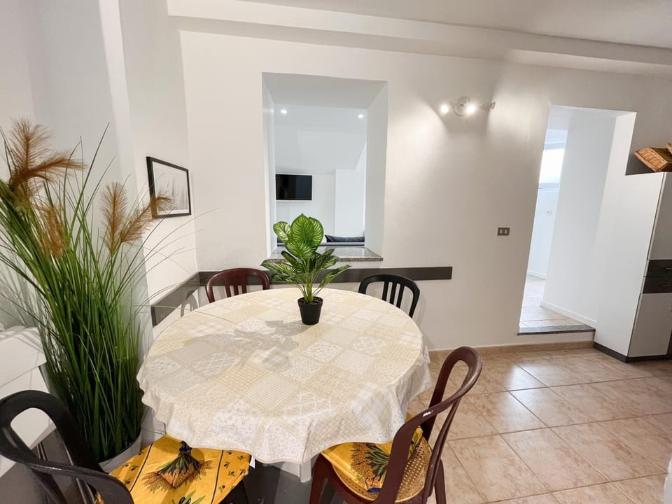TV and multimedia, Kitchen or kitchenette, Dining area