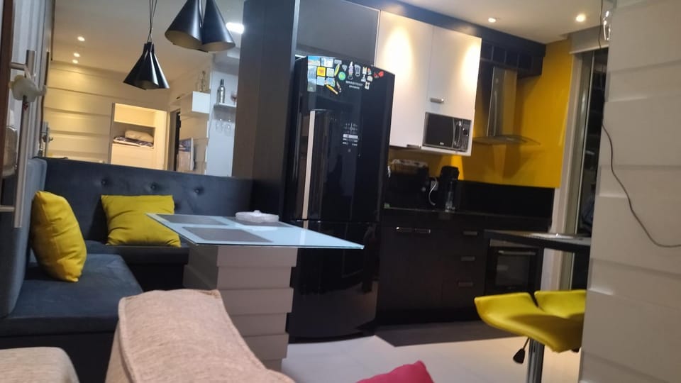 Kitchen or kitchenette, Dining area, minibar