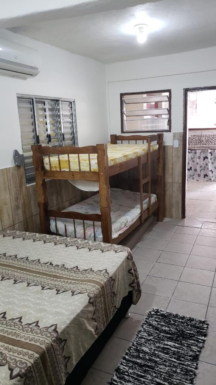 Bed, Photo of the whole room, bunk bed, air conditioner