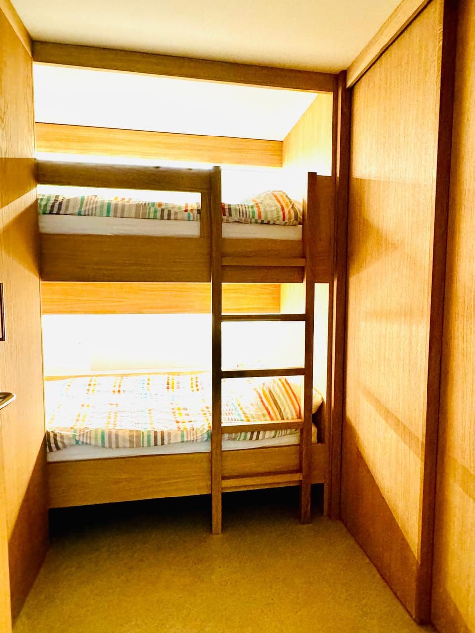 Bedroom, bunk bed