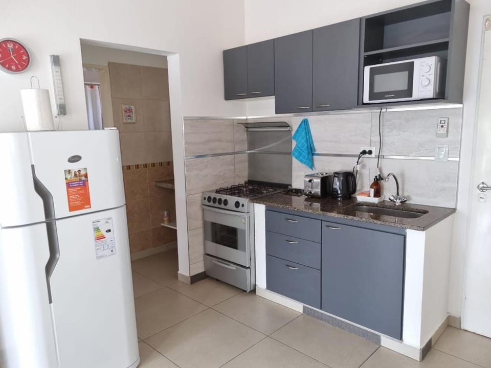 Kitchen or kitchenette, minibar, toaster