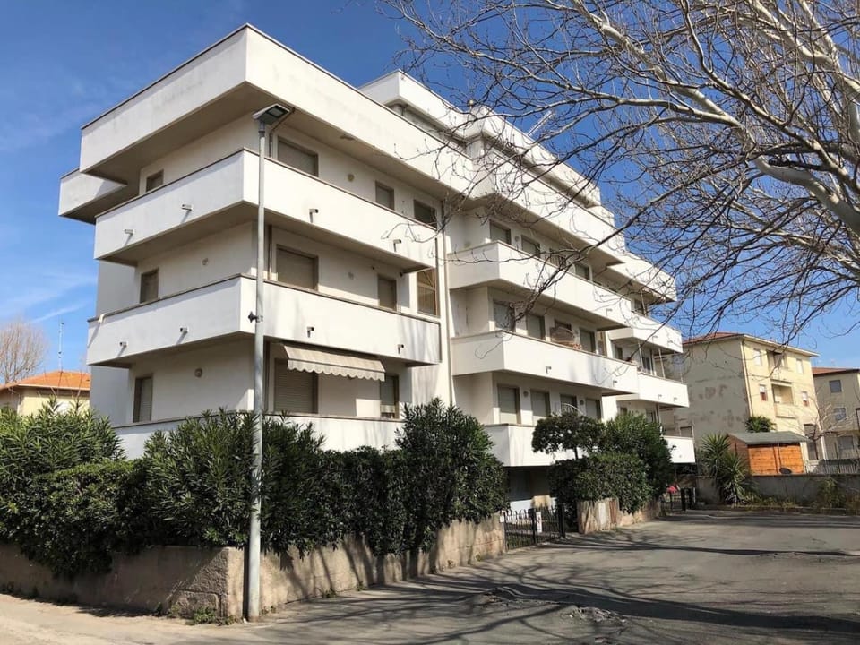 Property building, Neighbourhood, Balcony/Terrace, Garden view, Sea view, Parking