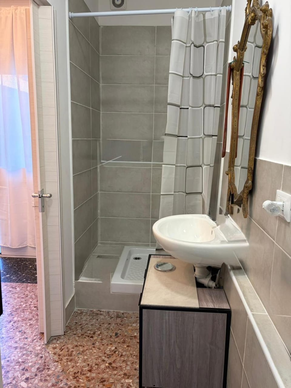 Shower, Bathroom, towels