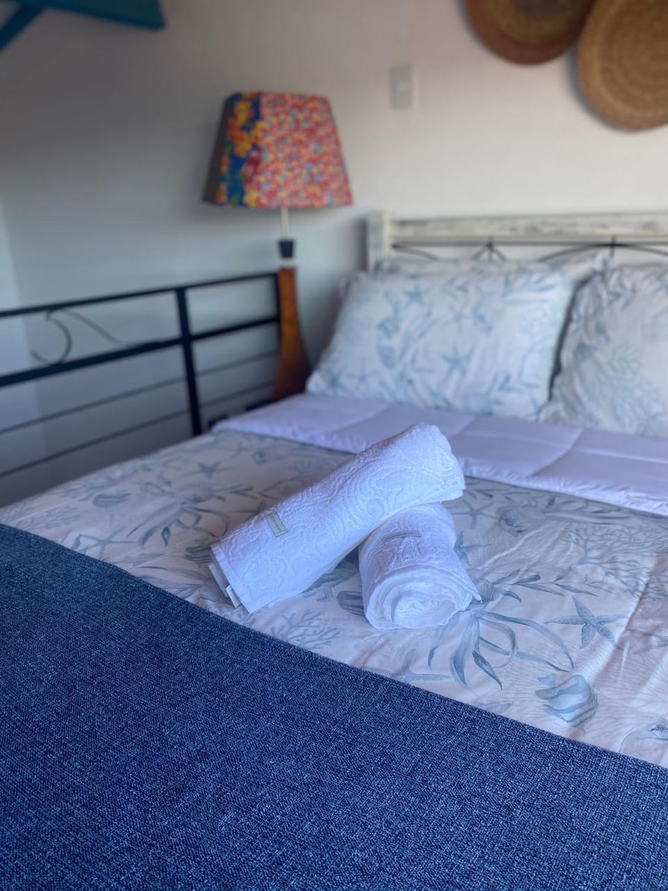 Bed, Decorative detail, Bedroom, towels