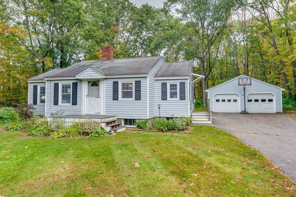 Near Beach: Coastal Maine Getaway w/ Yard House in Wells