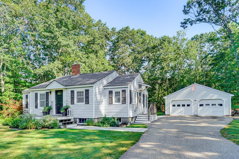 Near Beach: Coastal Maine Getaway w/ Yard House in Wells